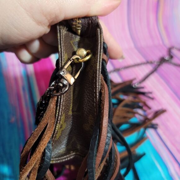 🔷️LV Vintage Boho Crossbody or Wristlet with Fringe on Chain - Picture 16 of 16